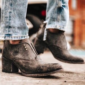 Freebird by Steven Sadie Black/Brown Distressed Leather Heeled Oxford in size 6.